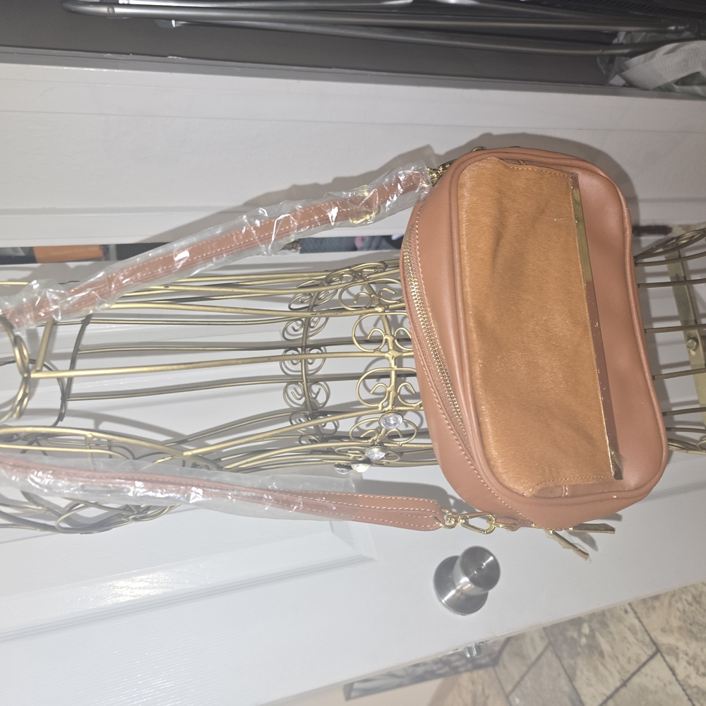 Elegant Tan Leather Crossbody Bag